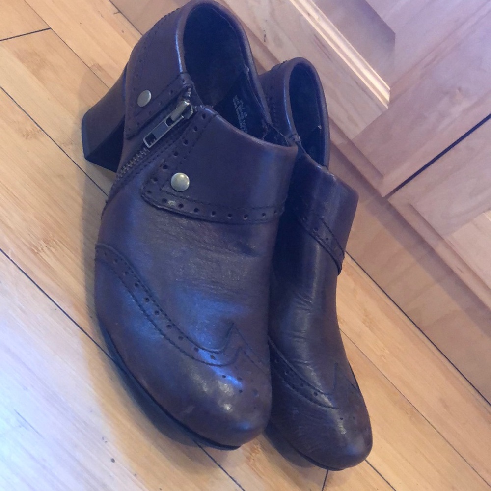 Born Oxford Style Shoes